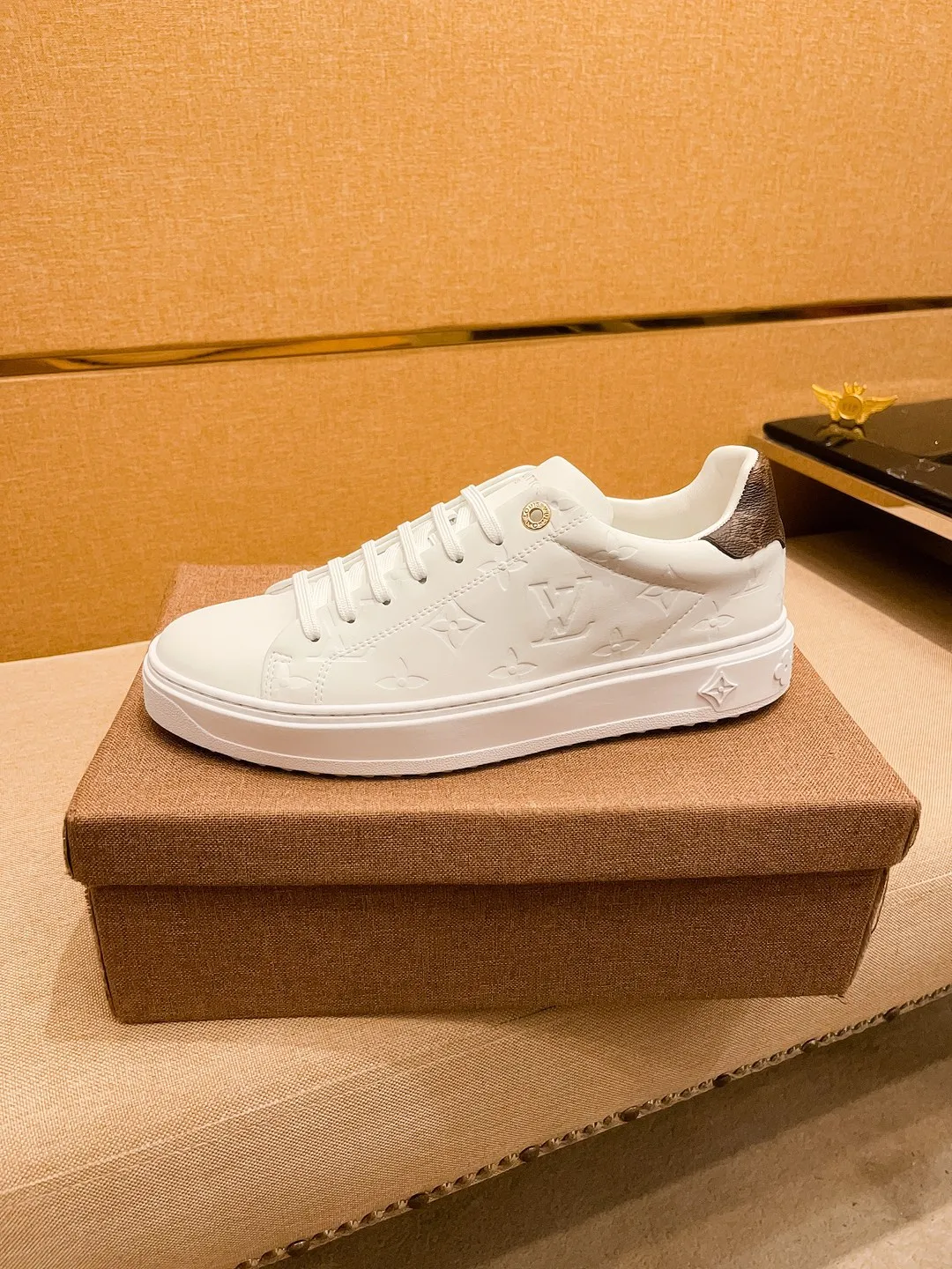 🚘🚘Factory batch 380💰[LV]🔥 Louis Vuitton high-end men's shoes brand official website 1:1 latest masterpiece: the upper is made of first-layer cowhide imported from Italy with a comfortable and breathable lining➕original non-slip and wear-resistant outsole🔥, making walking more convenient and comfortable! An exclusive new model, a stunning work, a beautiful 1:1 replica [color] compared to the official quality! Create a fashionable personality to set off your uniqueness! A must-have for trendy men! Classic 🔥Size: 38-44 Color: 🔥 2⃣️colors available🔥.